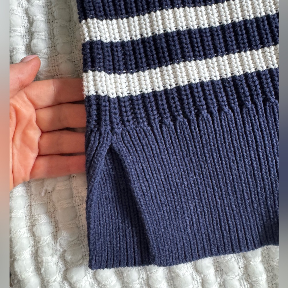 Gap | Classic Navy and White Striped V-Neck Sweater Vest | Size small - Picture 4 of 9
